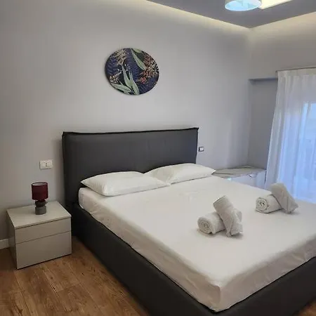 Cozy Midtown In Daire Tiran
