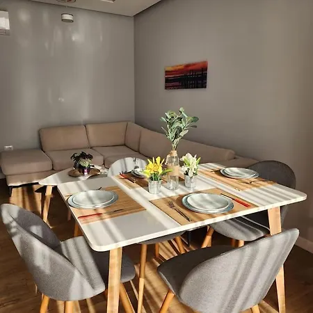 Cozy Midtown In Daire *