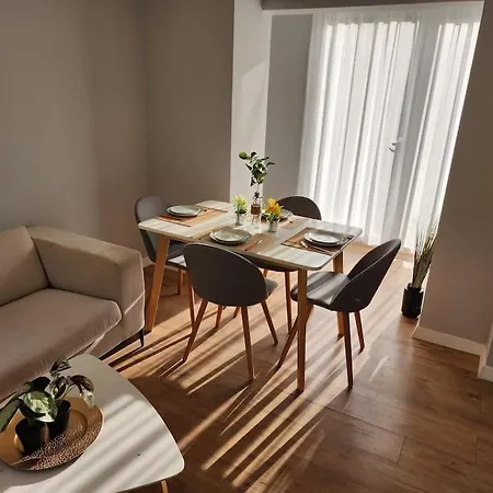 Cozy Midtown In Tiran