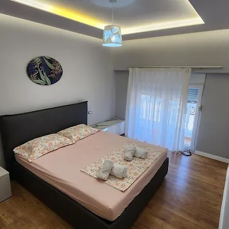 Cozy Midtown In Daire