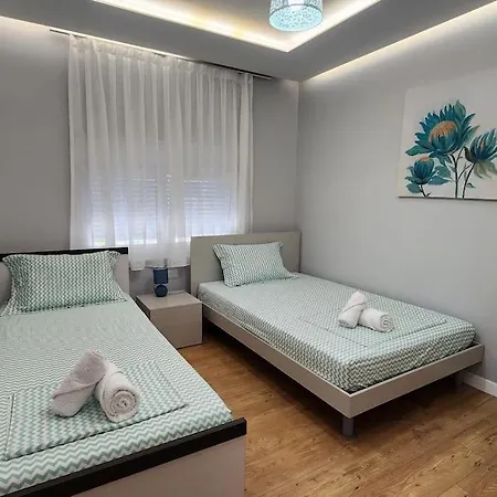 Cozy Midtown In Daire Tiran